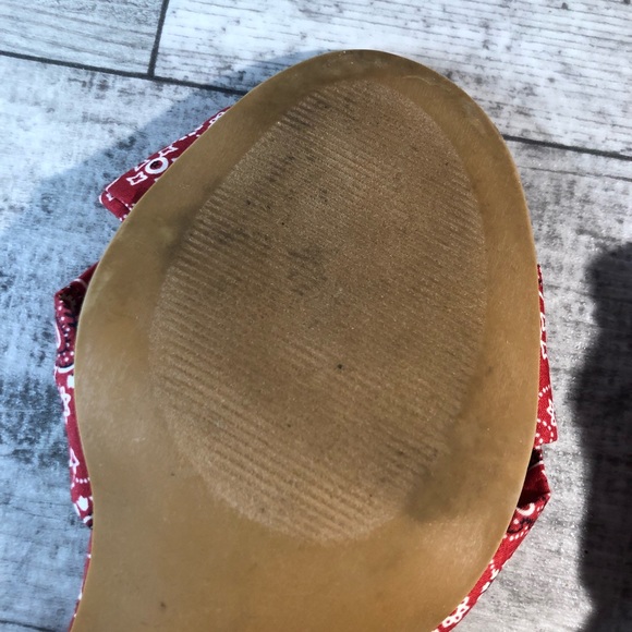 Torrid Red Bandana Print Chunky Cork Heels Ankle Buckle Size 9WW Women - Picture 9 of 16